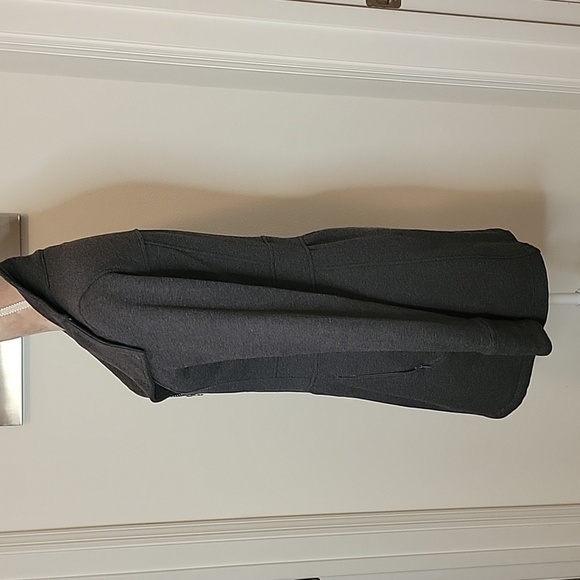 Athleta, Size XS Cherry Creek Gray Asymmetrical Zip Jacket, EUC - Picture 4 of 16